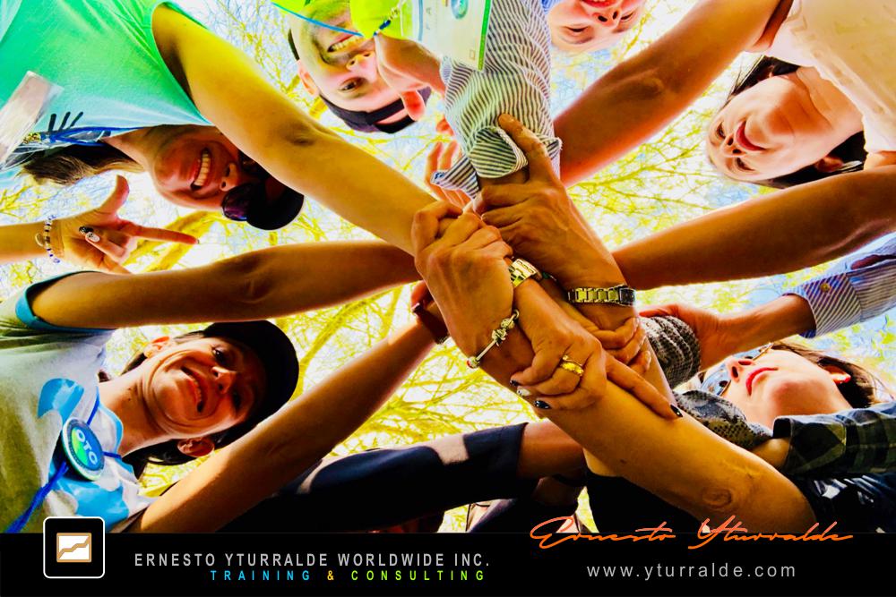 Equiperos | Team Building en Colombia | Dinámicas corporativas de cuerdas bajas para fortalecer valores organizacionales