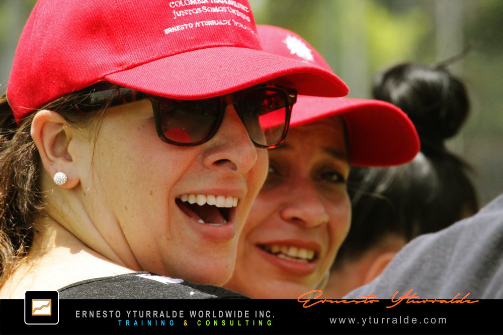 Equiperos | Team Building Colombia | Retos colaborativos de cuerdas bajas para equipos de alto rendimiento