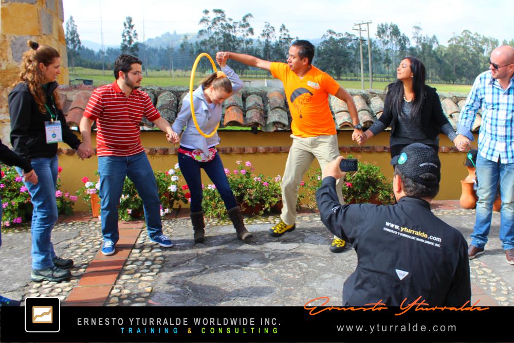 Equiperos | Team Building Bogotá | Talleres de Cuerdas Bajas para fortalecer la confianza y el compromiso