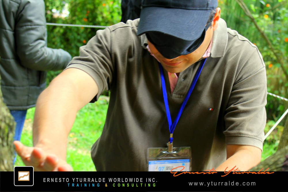 Equiperos | Team Building Colombia | Ejercicios de integración organizacional con cuerdas bajas