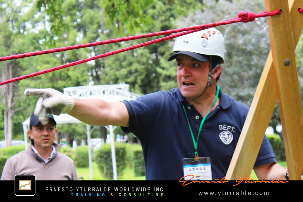 Equiperos | Team Building Bogotá | Talleres vivenciales para potenciar la comunicación organizacional y la cohesión