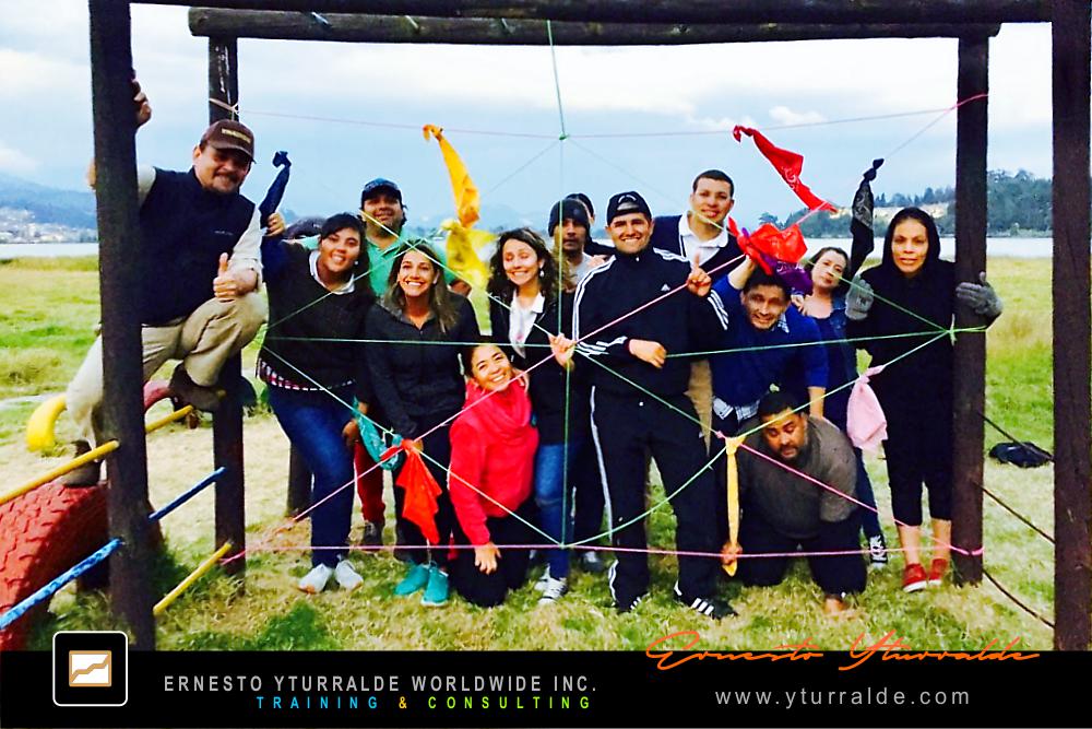 Equiperos | Team Building Colombia | Actividades outdoor con cuerdas bajas para generar confianza y colaboración